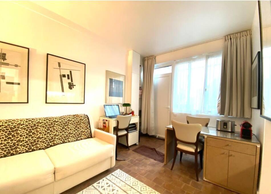 Tres Joli Studio En Plein Coeur Du 11Eme Paris Dış mekan fotoğraf